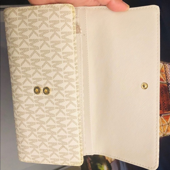 Sneaker and wallet new, MK size 6m - Picture 8 of 16